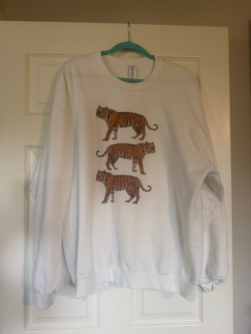 White Tiger Graphic Crewneck Sweatshirt